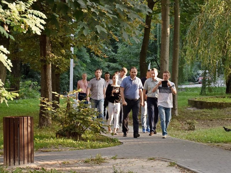 “Космічний” мурал та ремонт шкіл: вісьмом вулицям Франківська дісталася інспекція від мера (ФОТО)