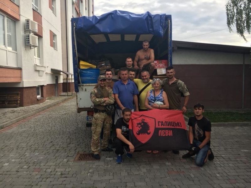 Прикарпатські волонтери та ветерани провідали бійців на передовій (ФОТО)