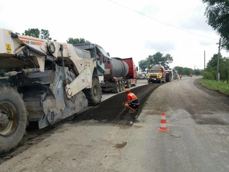 На Городенківщині триває ремонт дороги державного значення (ФОТО)