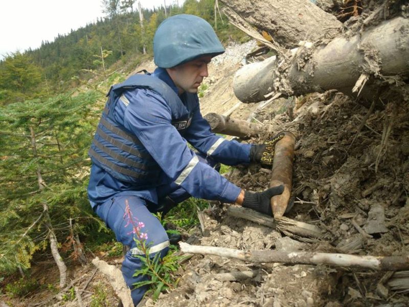 25 гранат і 3 міни знайшли  на одній із гір Прикарпаття
