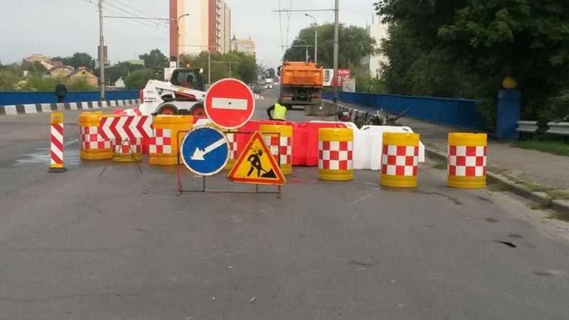 Буковелівська “ПБС” за понад 13 мільйонів ремонтує міст у Луцьку (ФОТО)