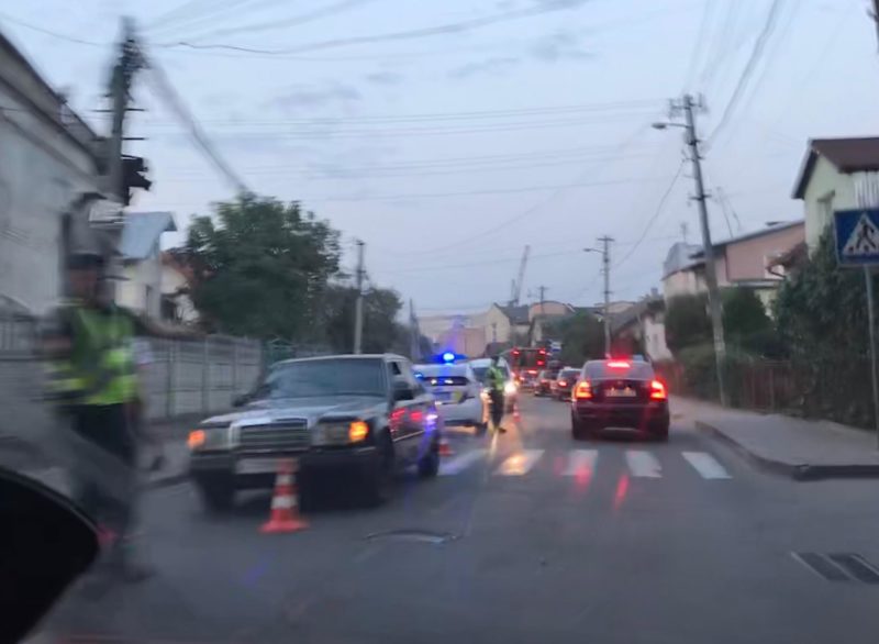 У Франківську на переході Мерседес збив жінку (ФОТОФАКТ)