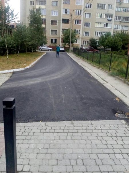 У трьох франківських дворах тривають ремонтні роботи (ФОТО)