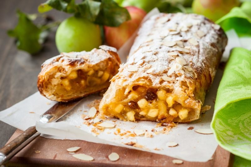 Apple strudel with icing sugar and almond