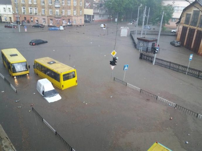 Негода затопила Львів (ФОТО, ВІДЕО)
