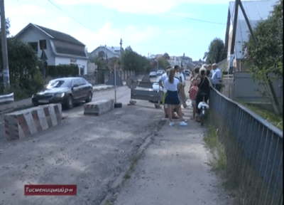 У Тиcмениці люди погрожують перекрити дорогу на Тернопіль (ВІДЕО)