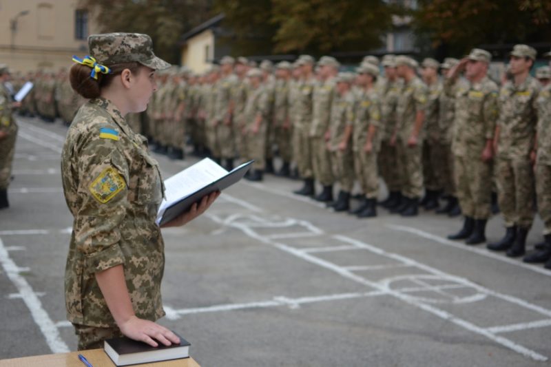 Близько чотирьох сотень курсантів військової кафедри ІФНТУНГ склали присягу на вірність Україні (ФОТО)