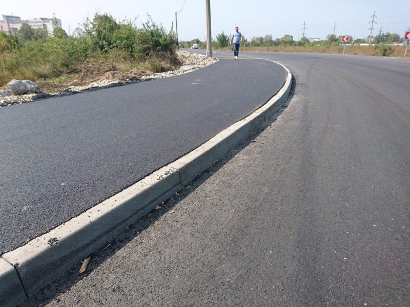 У Микитинцях за кілька днів з польового шляху зробили нову дорогу (ФОТО)