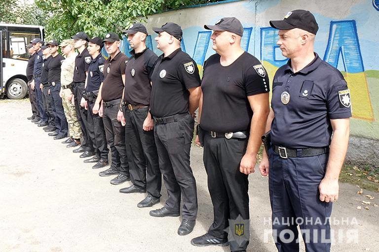 Додому зі сходу України повернулися прикарпатські поліціянти (ФОТО)