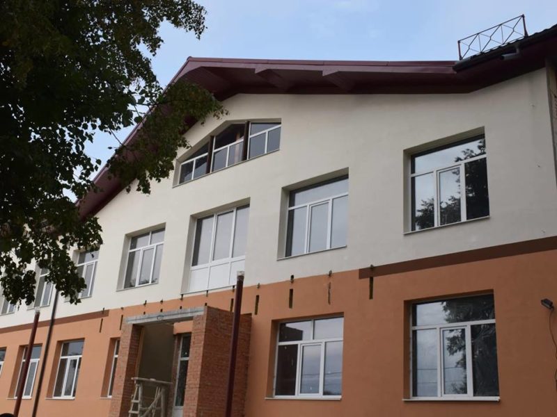 У приміському селі триває будівництво школи на 300 діток (ФОТО)
