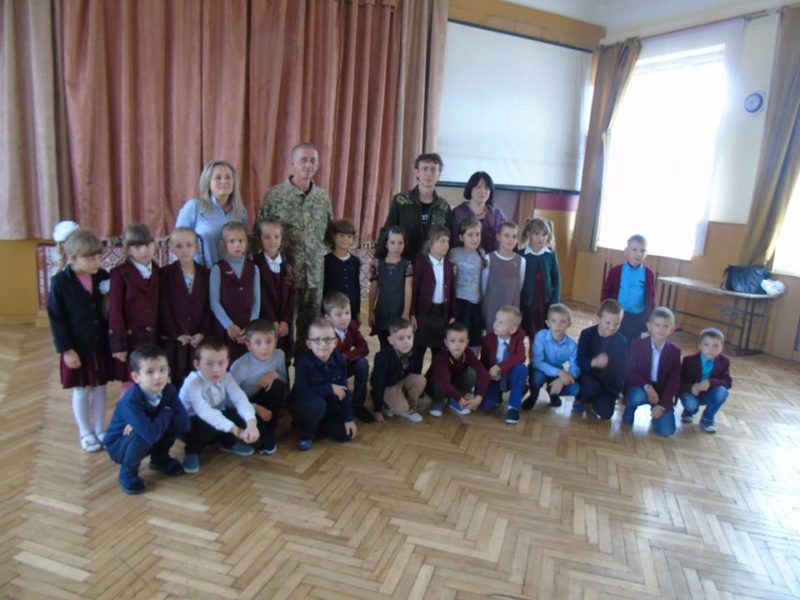 До франківських школярів, котрі відправляли обереги на передову, завітали герої АТО (ФОТО)