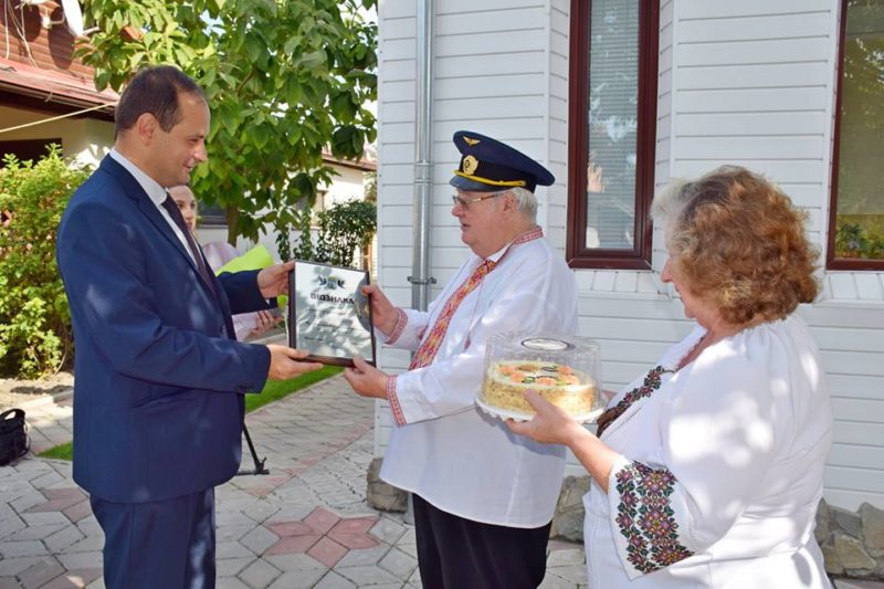Марцінків відзначив ініціативного франківця за “Найкращий благоустрій біля приватного будинку” (ФОТО)