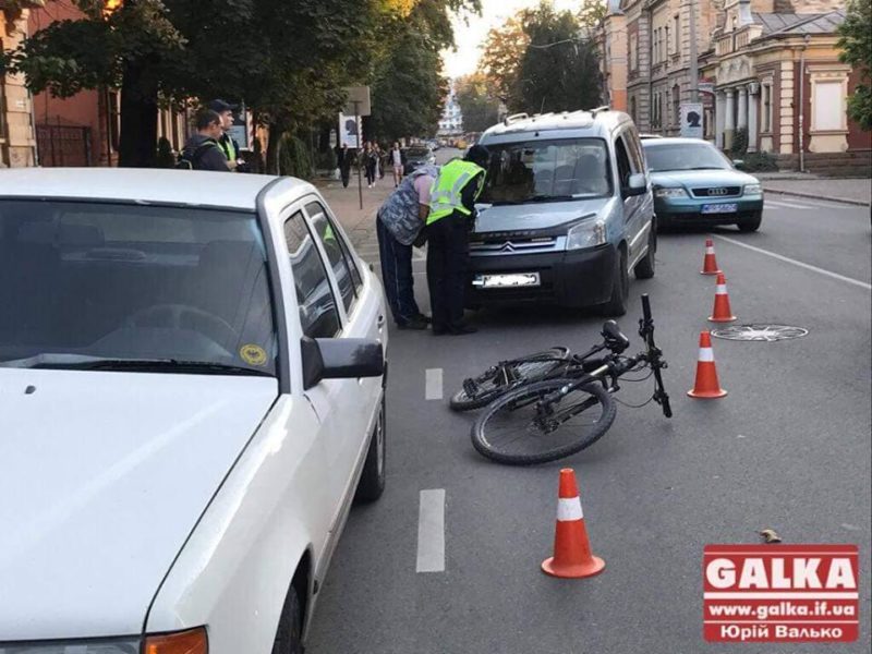 В центрі Франківська водій збив велосипедиста (ФОТО)