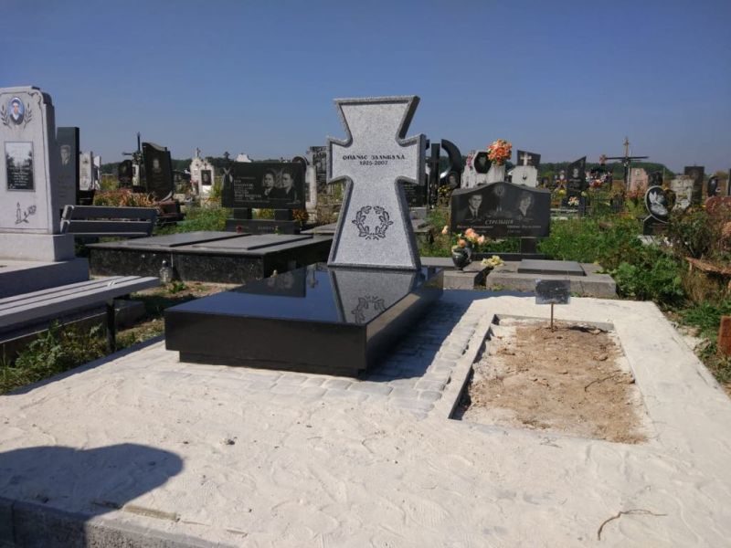На Прикарпатті відновили могилу відомого українського художника (ФОТО)
