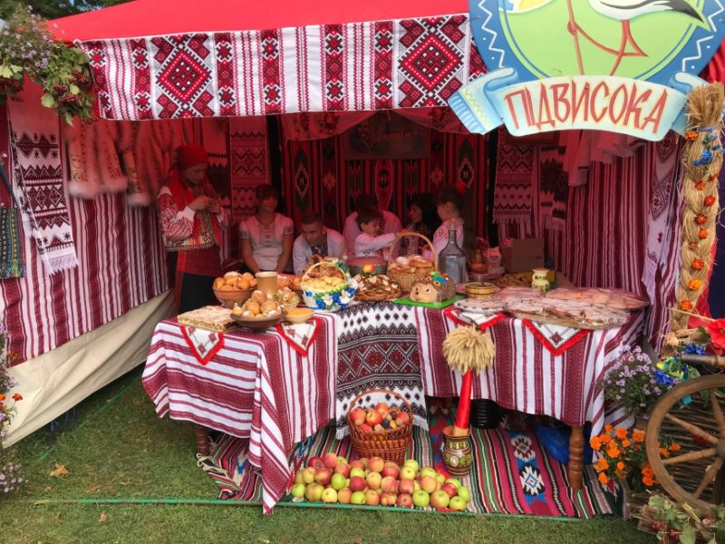 На Снятинщині відбувся фольклорно-етнографічний фестиваль «Покутське яблуко» (ФОТО)