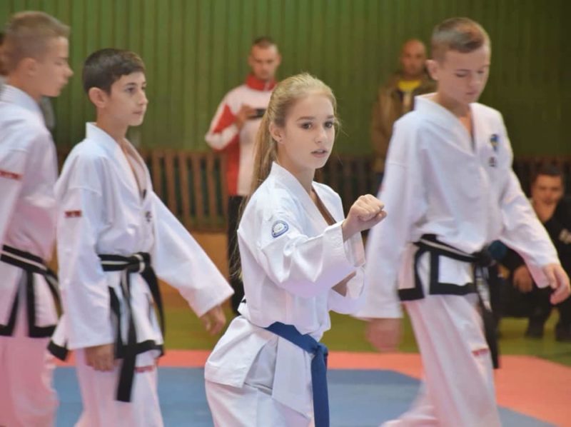 Понад 200 дітей змагаються на відкритому Кубку міста з тхеквондо (ФОТО)
