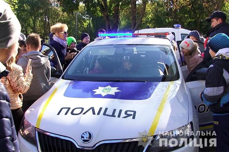 Прикарпатські поліціянти поспілкувалися з бурштинськими школярами (ФОТО)