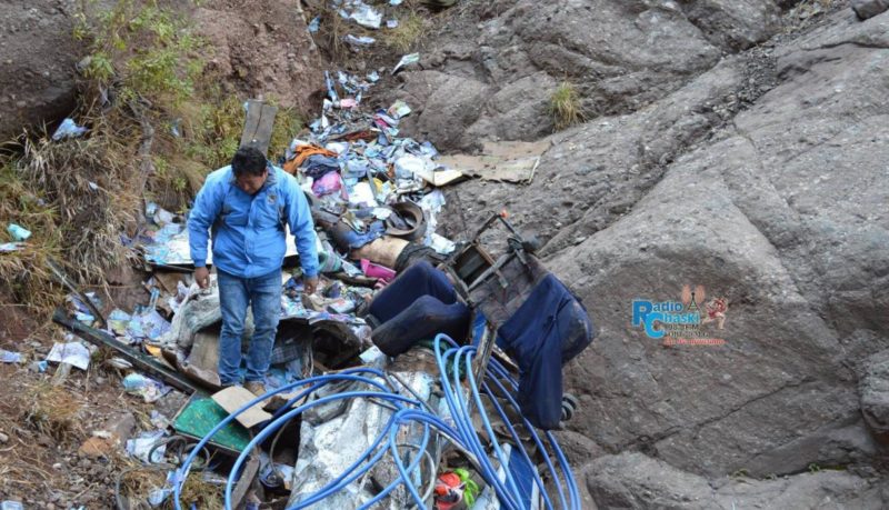У Перу пасажирський автобус впав у 300-метрову прірву: більше 20 людей загинули (ФОТО)