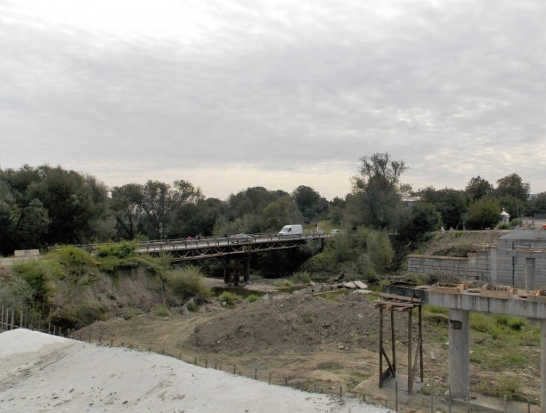 На Косівщині відновлюють міст, зруйнований повінню (ФОТОФАКТ)