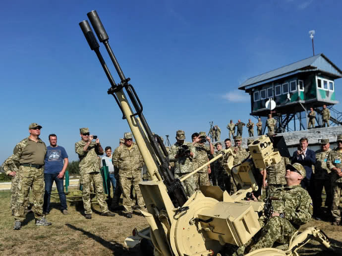 Дистанційні зенітки і безпілотні гелікоптери: Україна випробувала військові новинки (ФОТО)