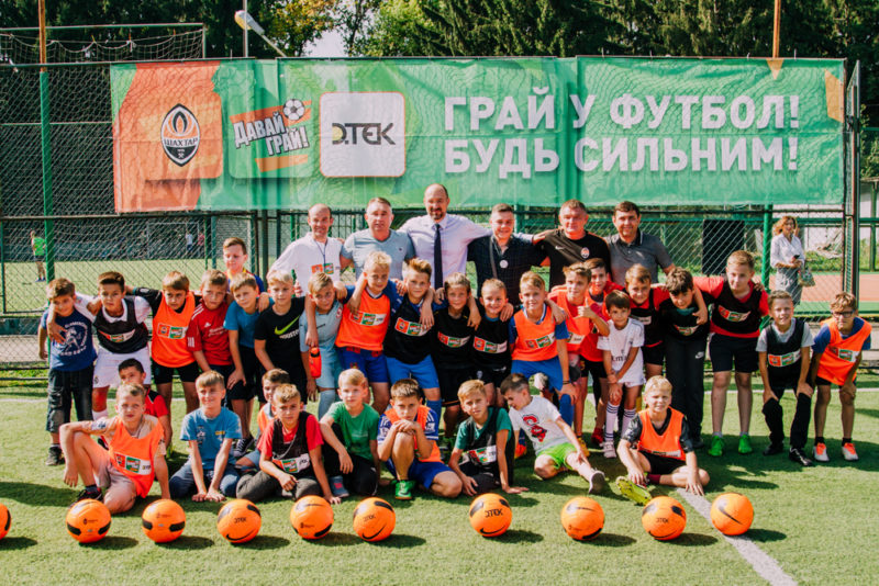 Безкоштовний футбол для хлопчиків і дівчаток Бурштина: за підтримки ДТЕК стартував проект Давай, грай! (ФОТО)