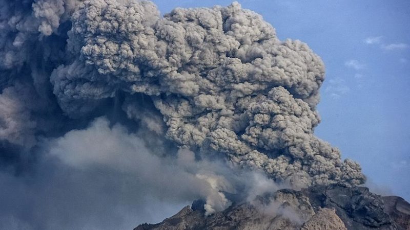 В Індонезії прокинувся вулкан, за три дні – 44 вибухи