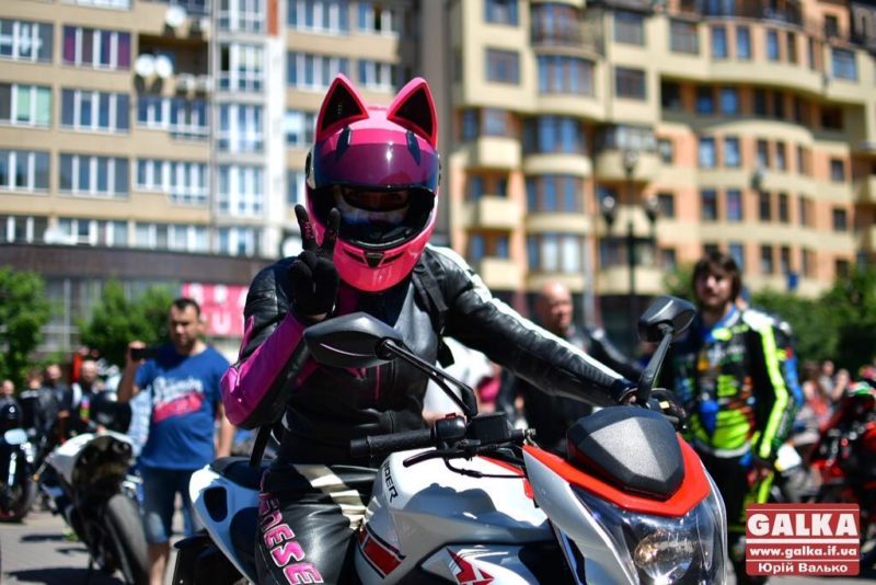 Як франківська лікарка на мотоциклі містом їздить (ФОТО)