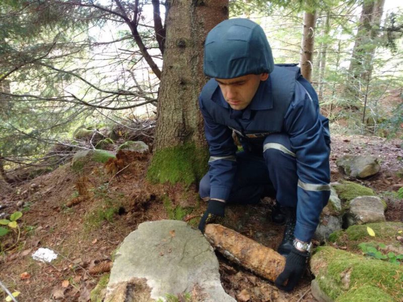 На одній з вулиць Яремче натрапили на застарілу міну