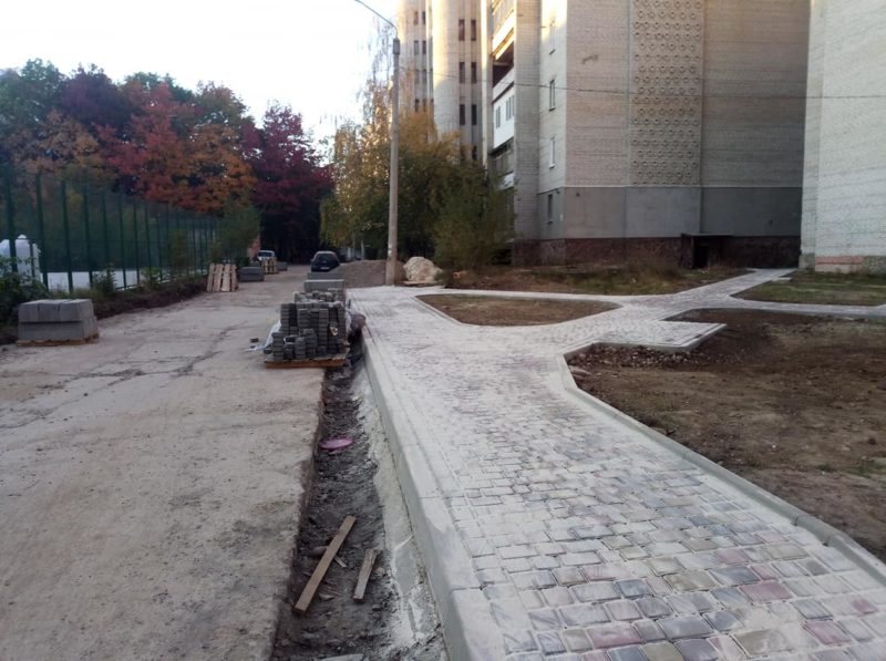 Чергову порцію дворів на “Бамі” доводять до ладу (ФОТО)