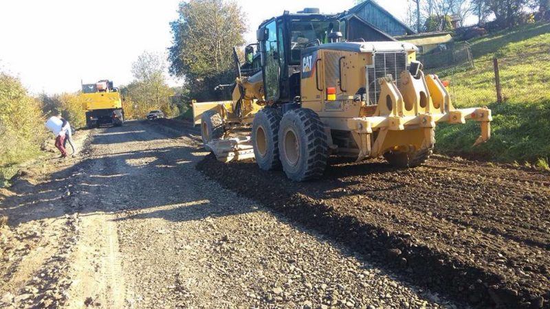 Триває ремонт скандального автошляху Яблунів-Делятин (ФОТО)