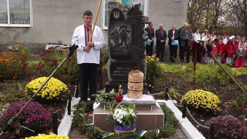 У селі на Городенківщині відкрили пам’ятник людям, які загинули за волю України (ФОТО)
