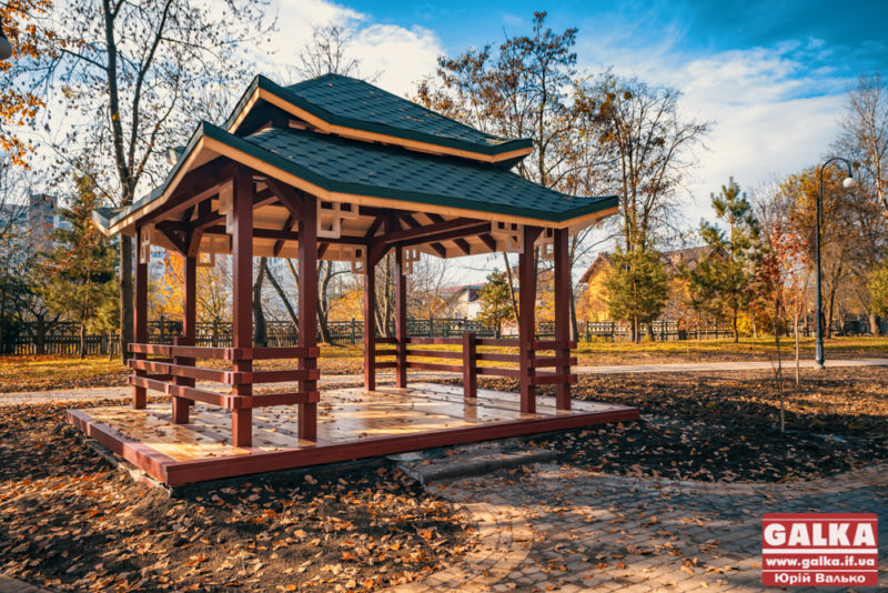 Відремонтовані лавки, “японська” альтанка і тир: що змінилося цьогоріч у міському парку