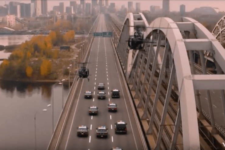 Майлі Сайрус зняла кліп на Дарницькому мосту (ВІДЕО)