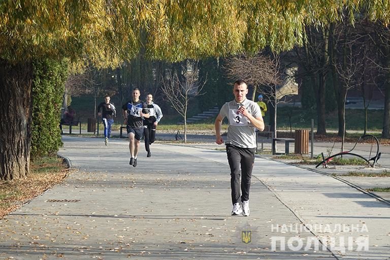 Поліціянти Франківщини позмагалися в легкоатлетичному кросі (ФОТО)