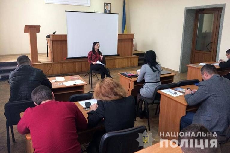 Прикарпатським поліціянтам розповіли про лідерство та принципи гендерної рівності (ФОТО)