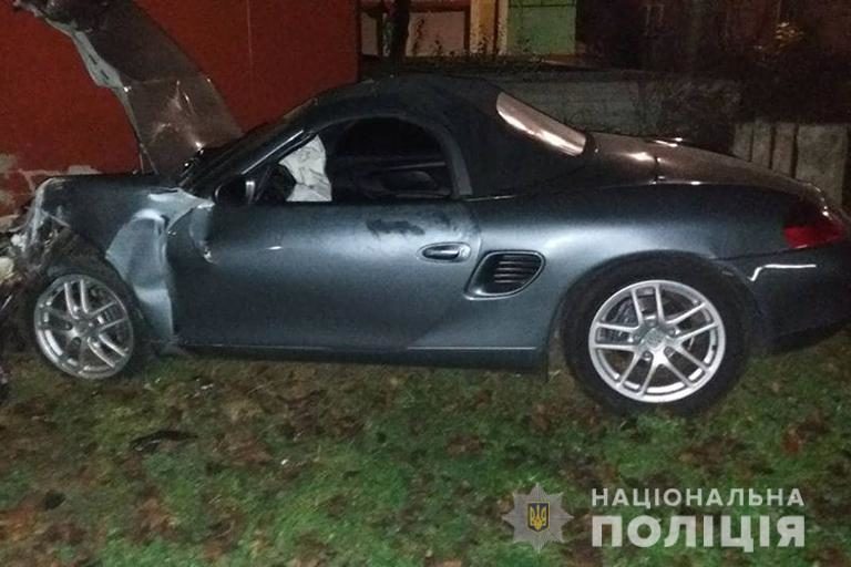 З’явилися фото розбитого в Коломиї Porsche: водій перевіряв авто на швидкість (ФОТО)