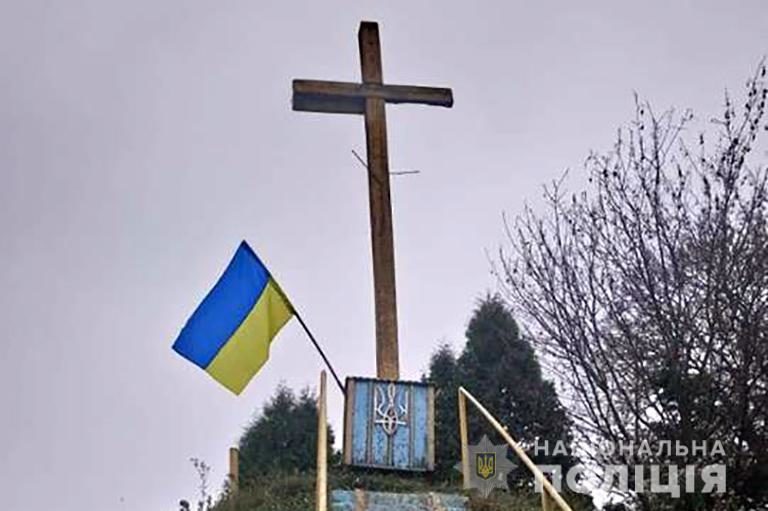 На Богородчанщині чоловік спалив прапор УПА (ФОТО)