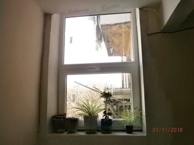 У під’їзді будинку на Галицькій встановили сучасні вінка (ФОТО)
