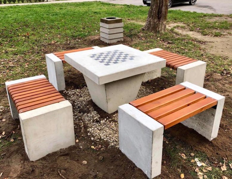 У дворі на Чорновола встановили шаховий стіл (ФОТО)