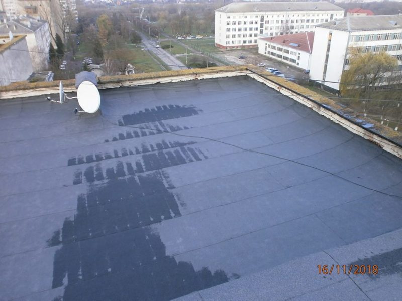 У багатоповерхівці на Млинарській відремонтували дах (ФОТО)