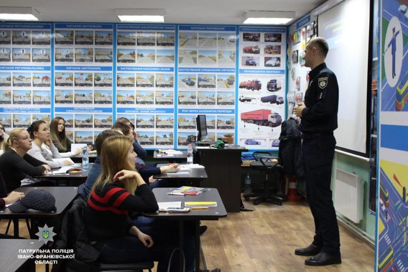 Франківські поліціянти долучаються до підготовки майбутніх водіїв (ФОТО)