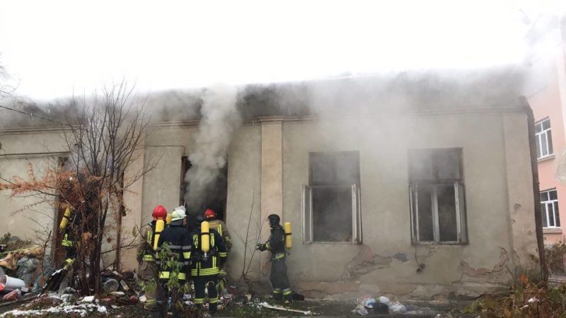 У середмісті Франківська через пожежу загинув літній чоловік (ФОТО)