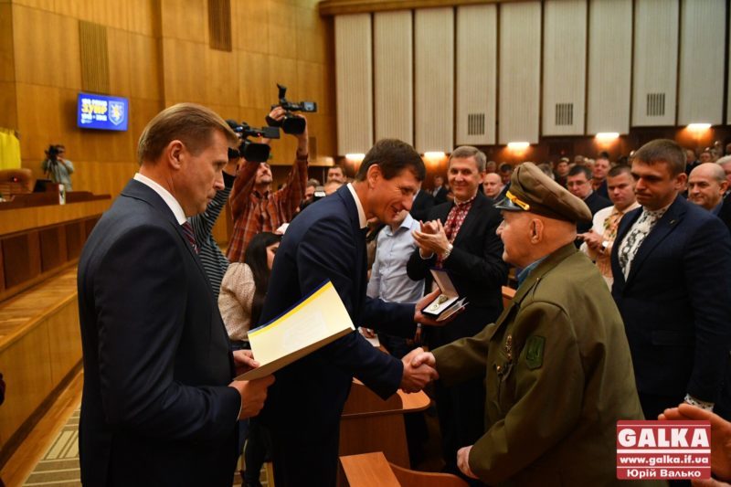 Героїв УПА, науковців і депутатів відзначили у Франківську (ФОТО)