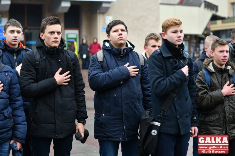 Франківські студенти зібралися на віче, щоб згадати події Євромайдану (ФОТО)