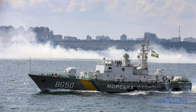 Військовий конфлікт на Азовському морі: росіяни затримали три українських кораблі