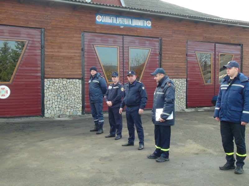 На Косівщині рятувальники провели заняття в школі підвищення оперативної майстерності
