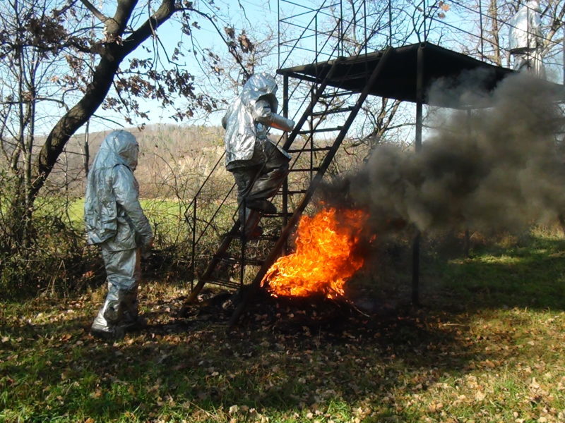 Прикарпатські вогнеборці пройшли психологічну підготовку у реальних умовах (ФОТО)