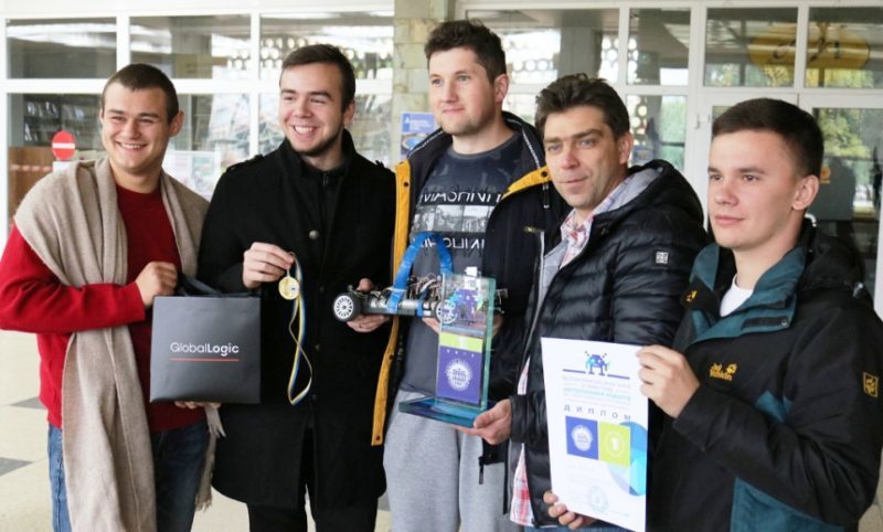 Команда Прикарпатського університету перемогла на змаганнях автономних роботів (ФОТО)