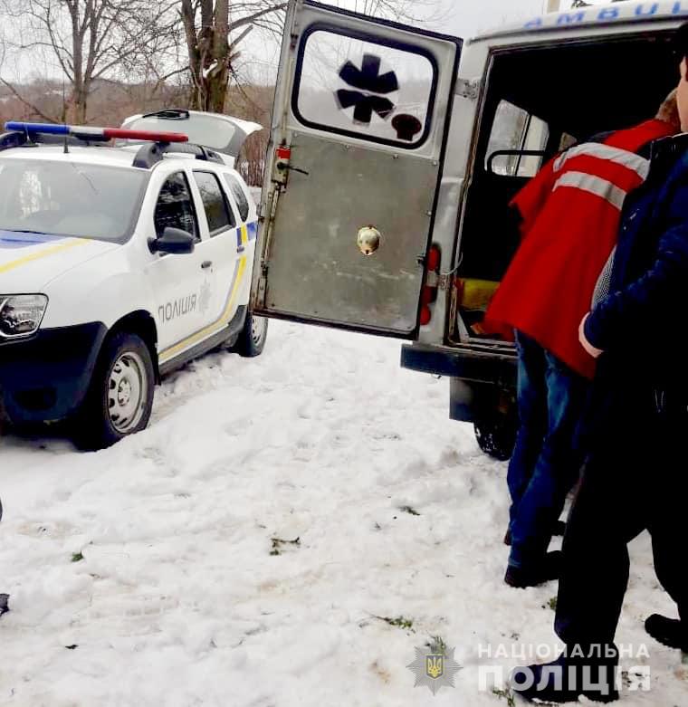 Зняли з петлі: на Косівщині поліціянти врятували самогубця