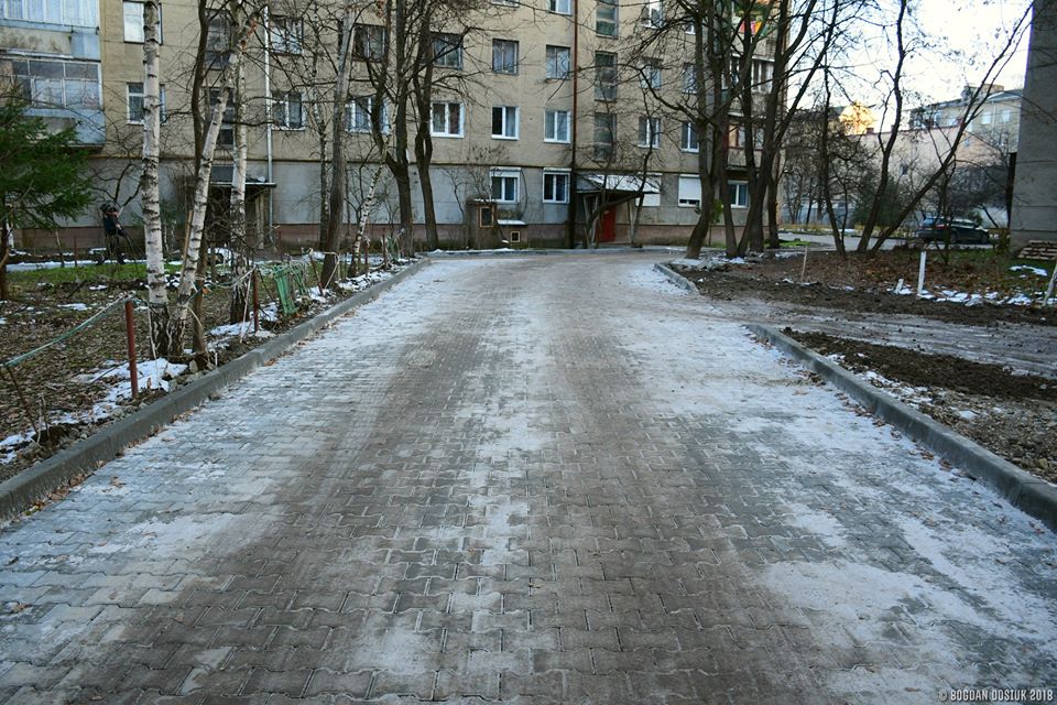 На Чорновола за 770 тисяч відремонтували прибудинкову територію (ФОТО)